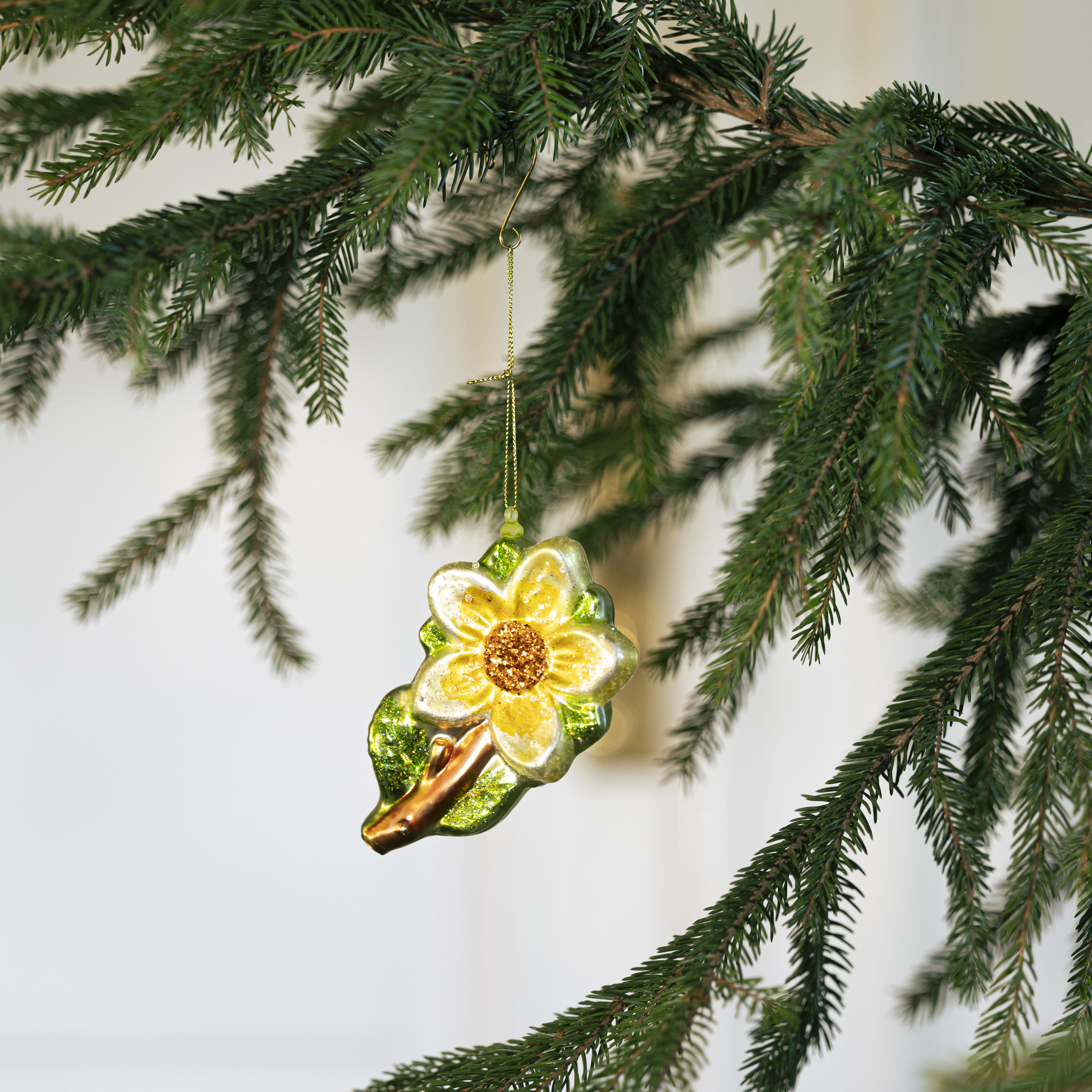 Kartanon joulukukka keltainen