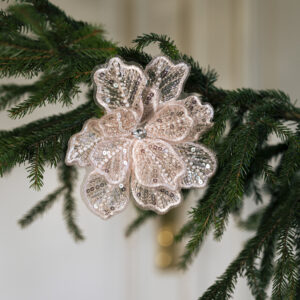 Vaaleanpunainen helmikirjailtu kukka